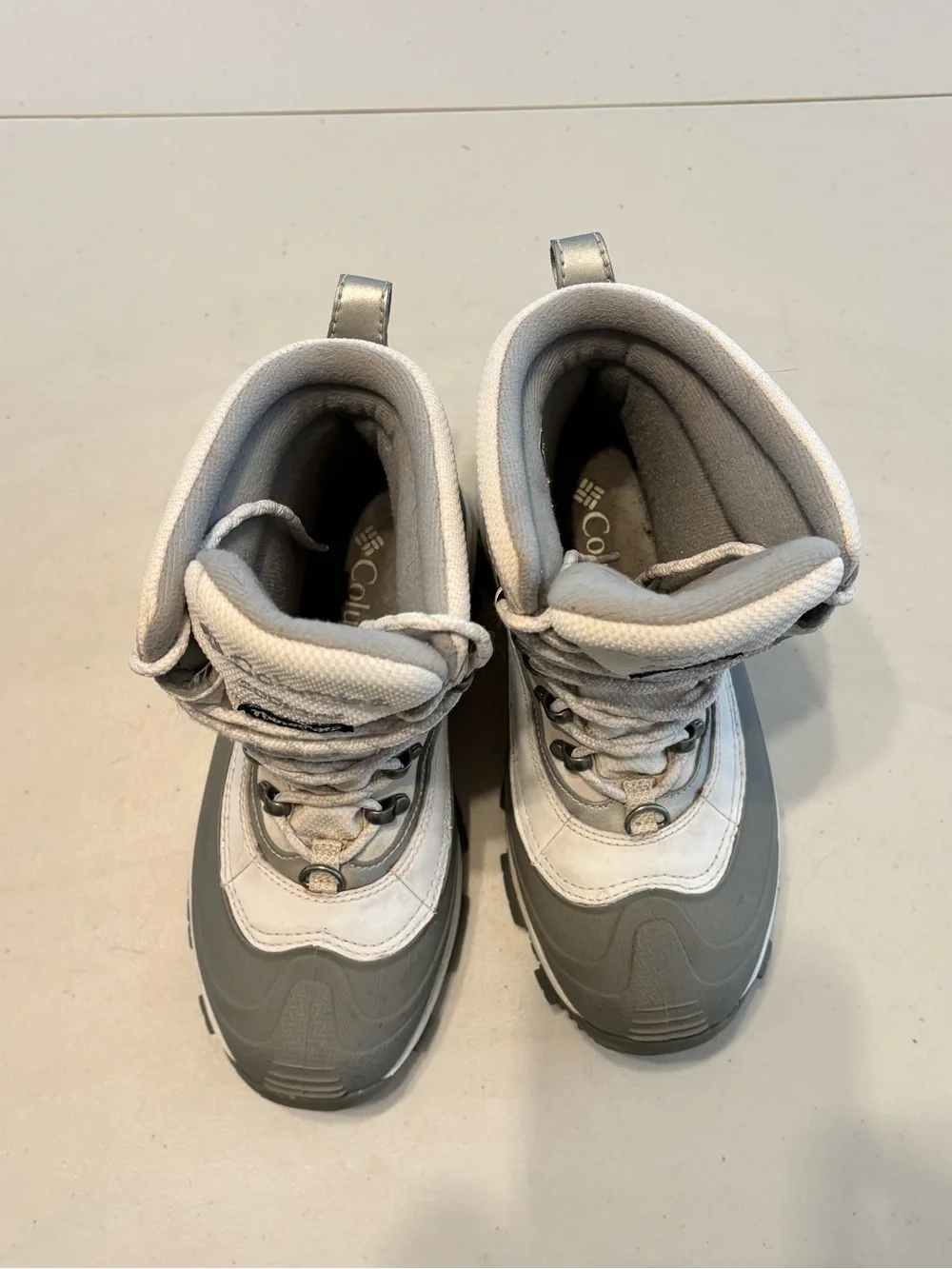 Columbia Winter Boots in Light Gray and White 6.5